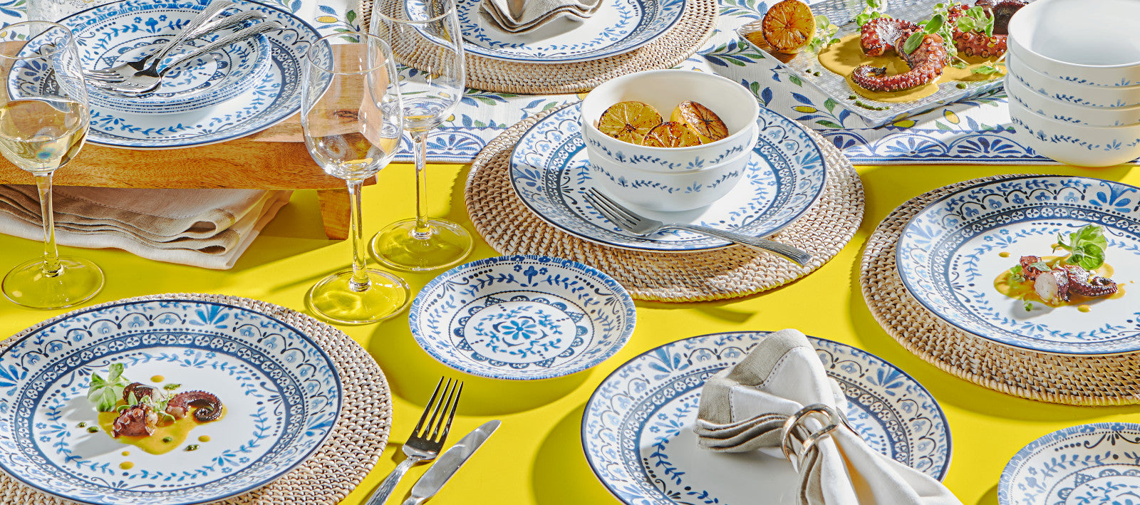 1135397_CO_Tabletop_Lifestyle_Cor-Hero_Portofino_18pc_Set_DTC_1.jpg